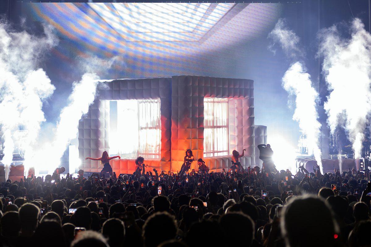 Camila cabello eventim apollo burak cingi11