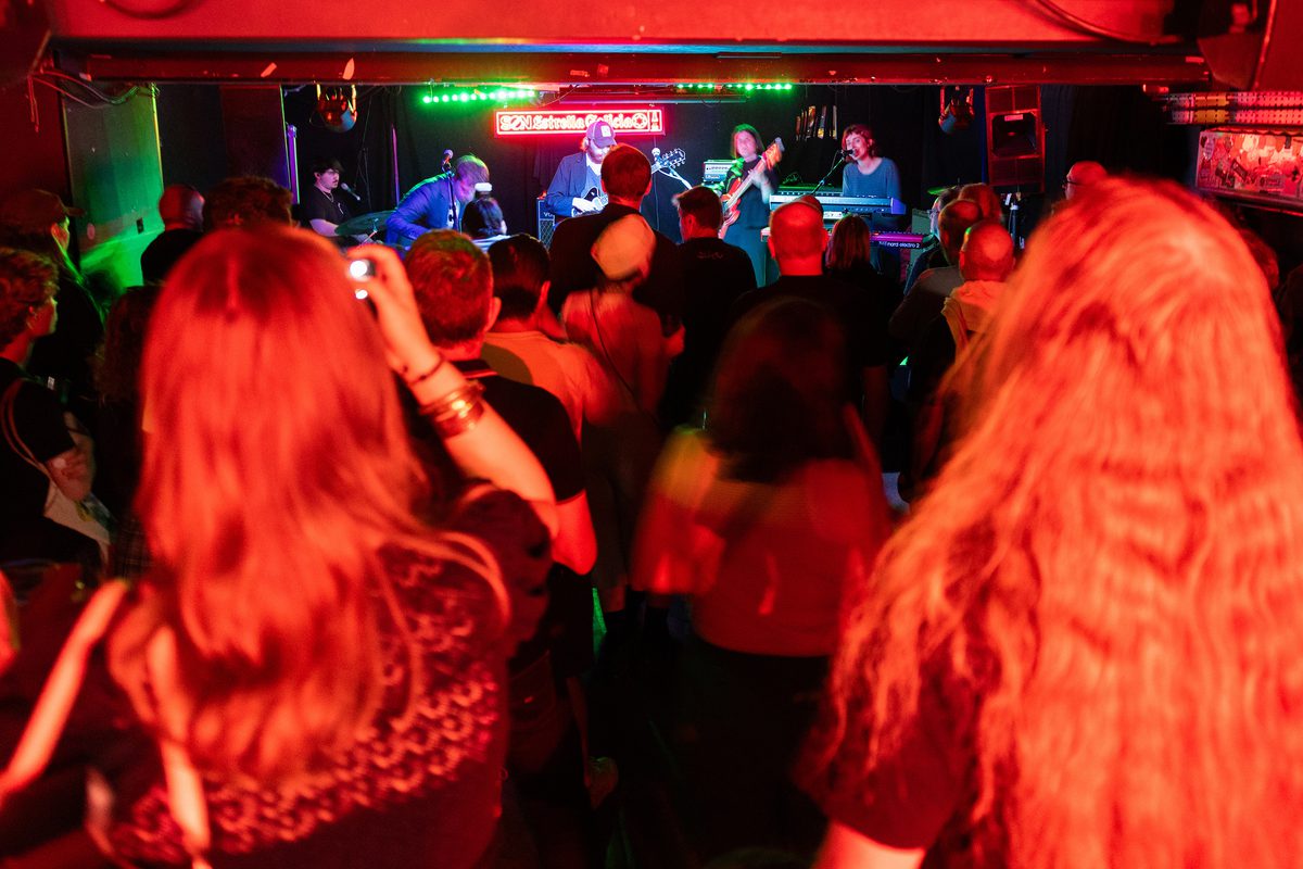 Cmw crowd03