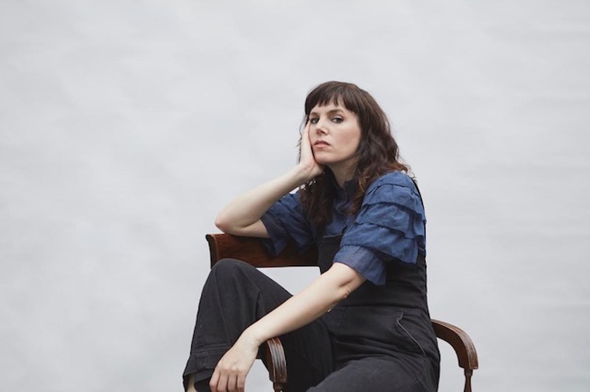 Anna Meredith fibs press shot