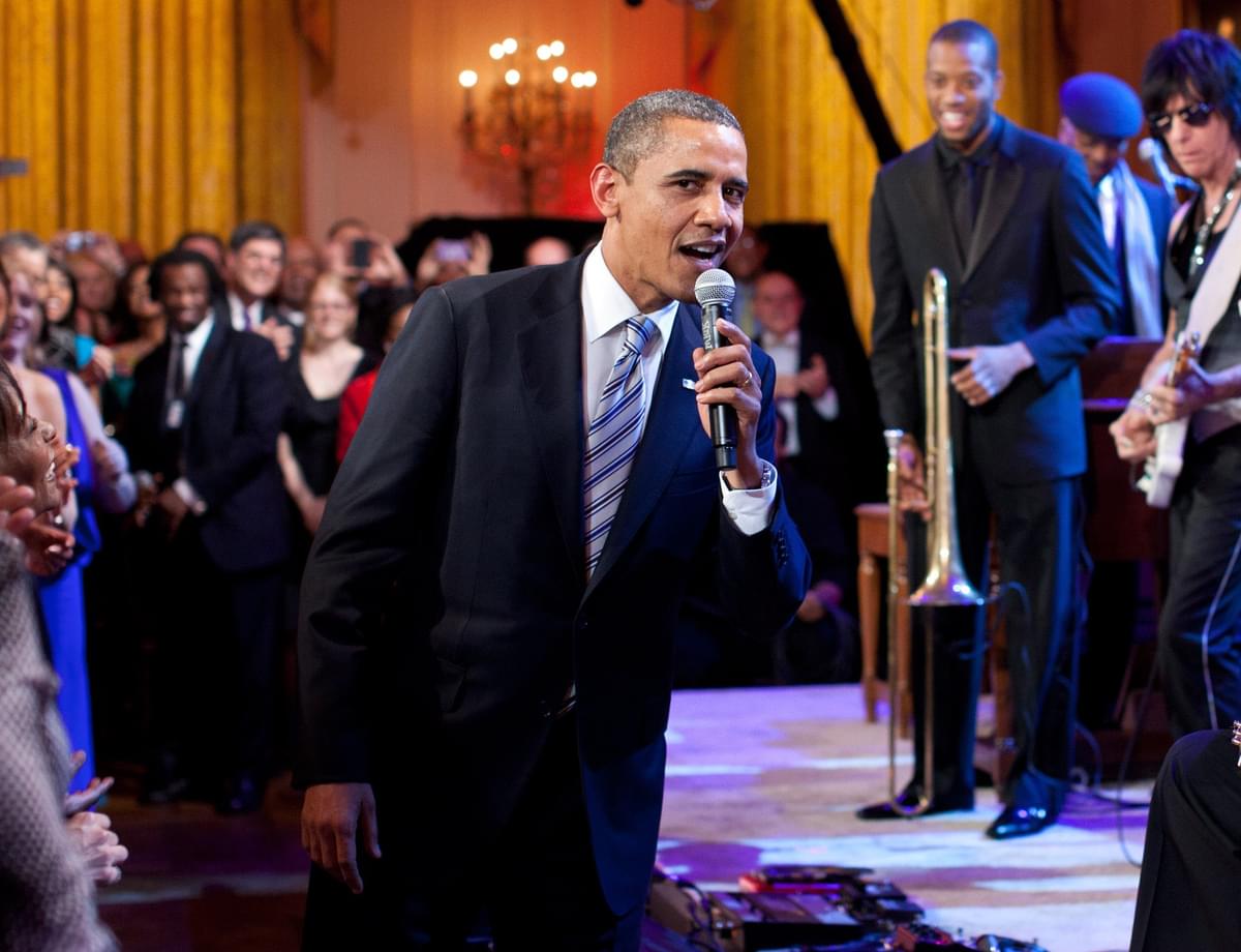 Barack Obama singing in the East Room 1