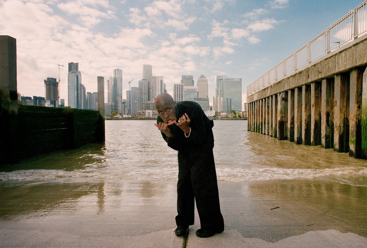 Tendai Greenwich London skyline Thames riverbank