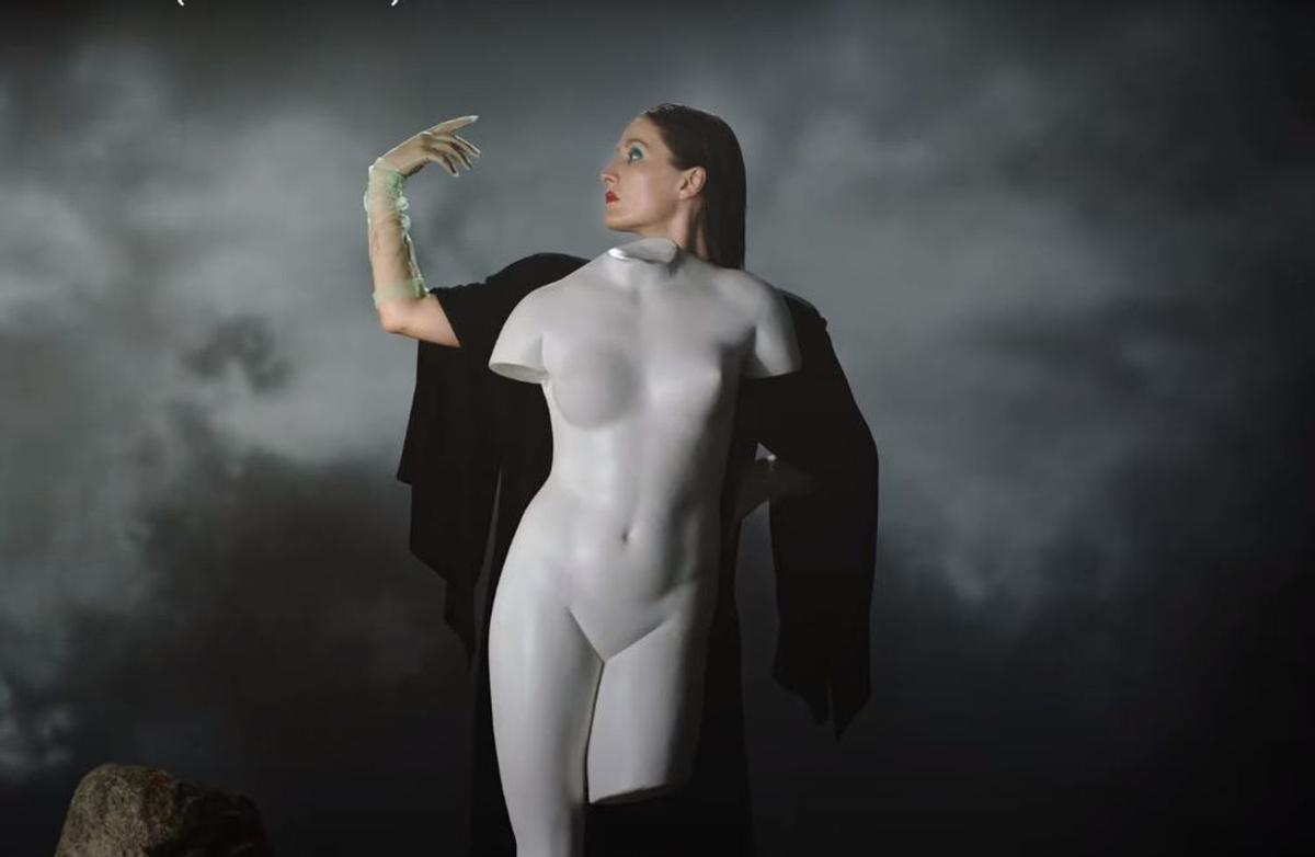 Cate le bon moderation video youtube