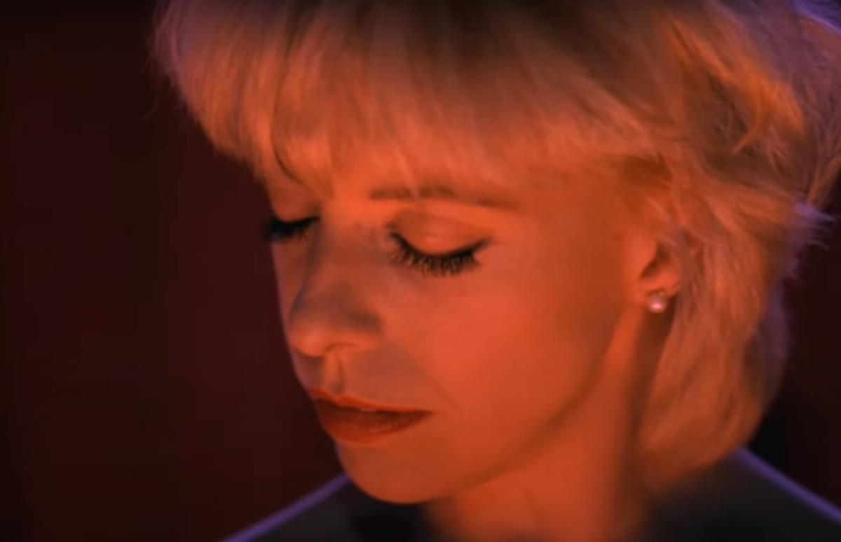 Julee cruise the world spins twin peaks s2e7 youtube