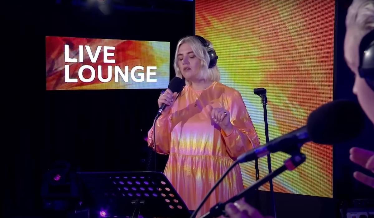 Self Esteem covering Becky Hill's "Remember" in BBC Radio 1 Live Lounge