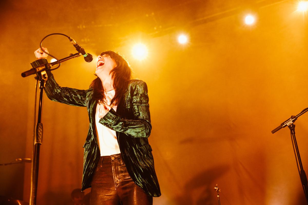 Sharonvanetten roundhouse macklon 8999