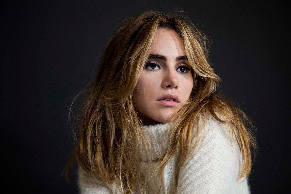 Suki waterhouse devil i know press shot 2022