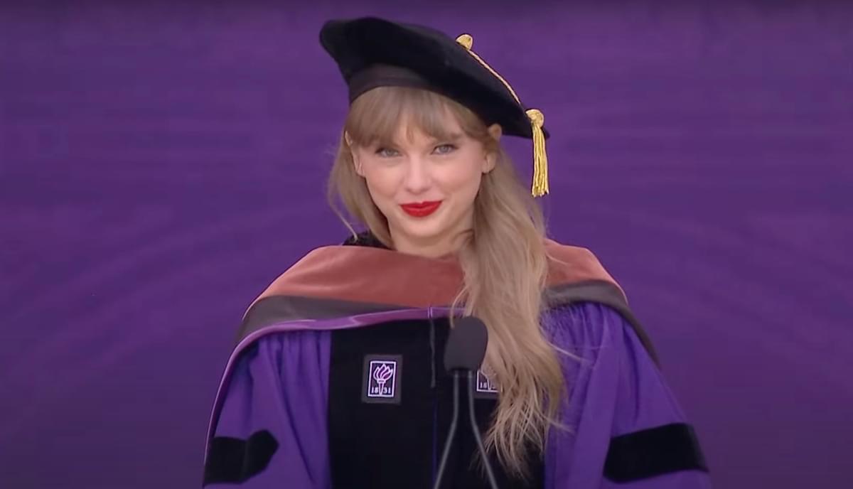 Taylor swift nyu 2022 graduation ceremony youtube